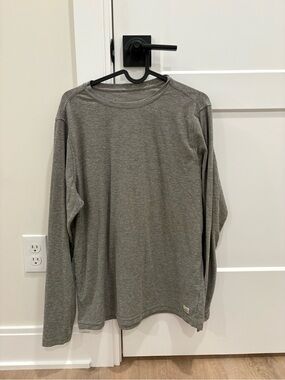 Vuori Men's Strato Tech Long Sleeve Size Medium
